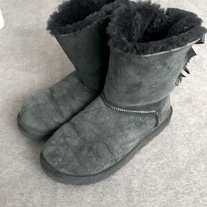 Bailey Bow, UGGs grayish size 8